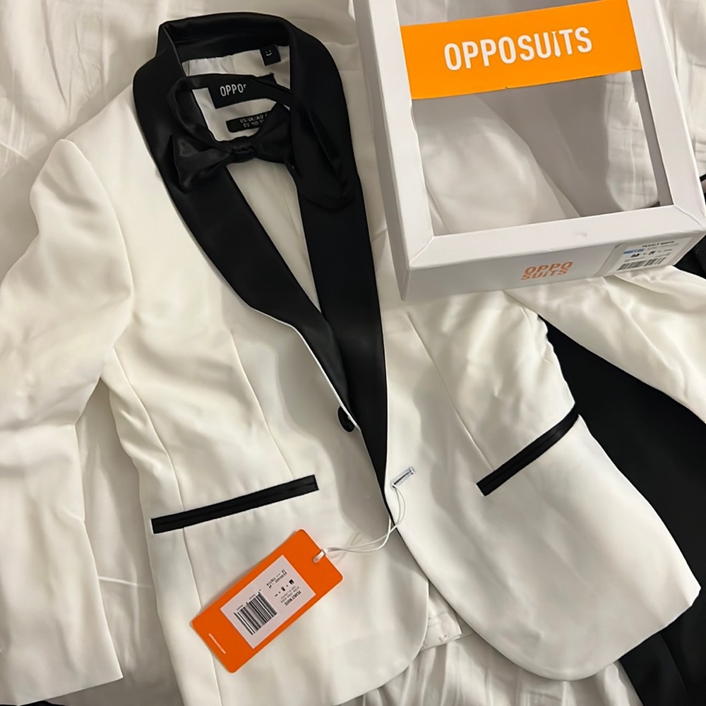 BRAND NEW never worn white tuxedo jacket, black tuxedo pants and bowtie size US6